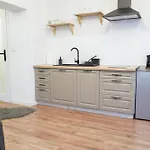 & بيت شباب