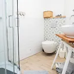 & بيت شباب *